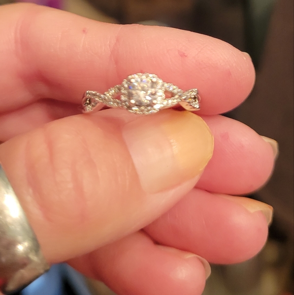 Nwot size 8 cubic zirconia promise ring or engagement - Picture 3 of 6